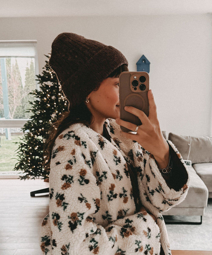 Trendige Herbst-/Wintermütze für Damen, weichstrick, wärmend und modisch.
