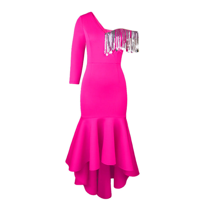 Elegantes magenta Damen-Abendkleid mit modischem asymmetrischem Ausschnitt und fließendem Rüschenrock; ideal für Events.