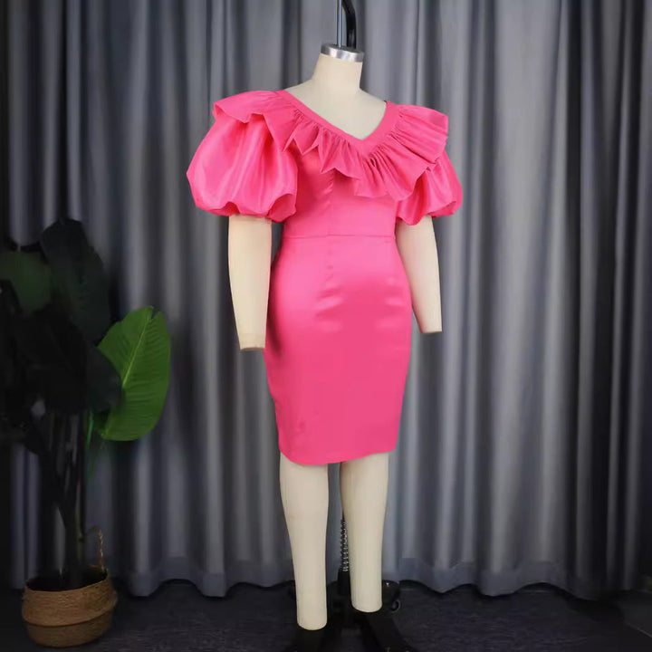 Schickes figurbetontes Damenkleid mit stylischen, voluminösen Rüschenärmeln in leuchtendem Magenta.