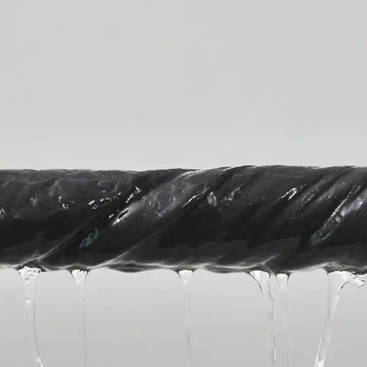 Das magische Mikrofaser Putztuch reinigt streifenfrei und fusselfrei alle Oberflächen für perfekten Glanz.