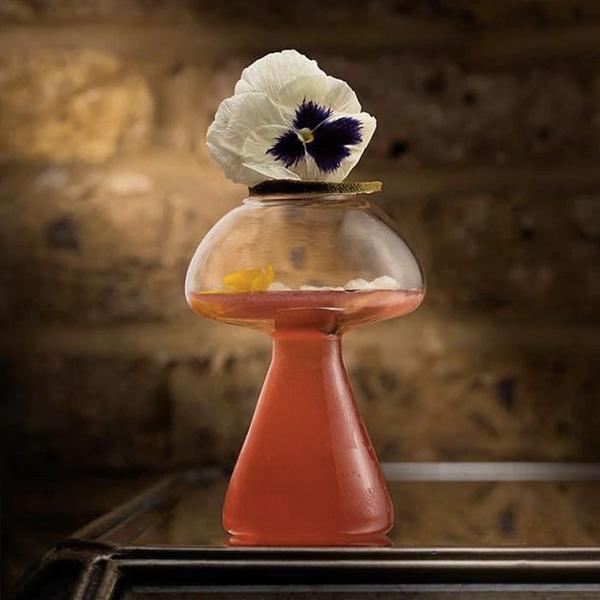Elegantes Pilz Cocktailglas, das magische Element für Ihre Getränke, stilvolles Partyzubehör.