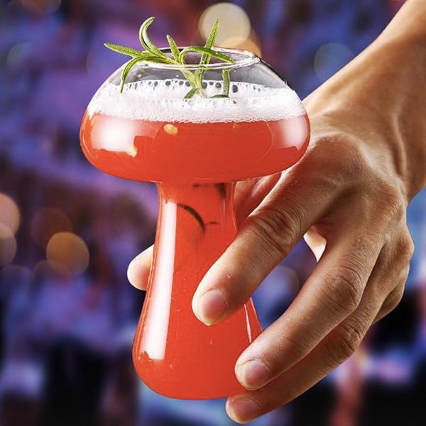 Stilvolles Pilzförmiges Glas, ein magisches Geträngeglas, das jede Cocktailparty bereichert.
