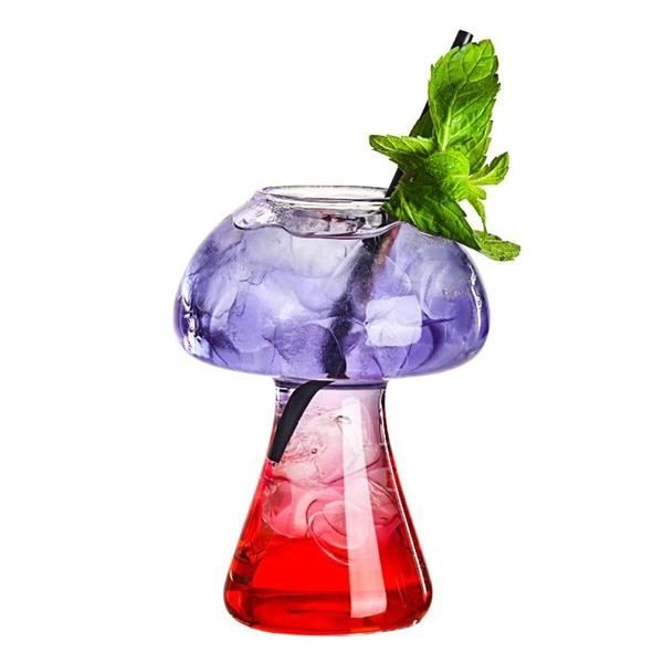 Innovatives Pilzglas für Cocktails, dieses Geträngeglas bringt Magie in Ihre Bar.