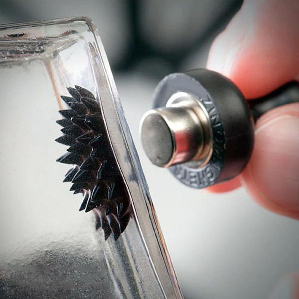 Interaktives Ferrofluid-Wissenschaftsspielzeug für den Schreibtisch; demonstriert Magnetismus visuell.