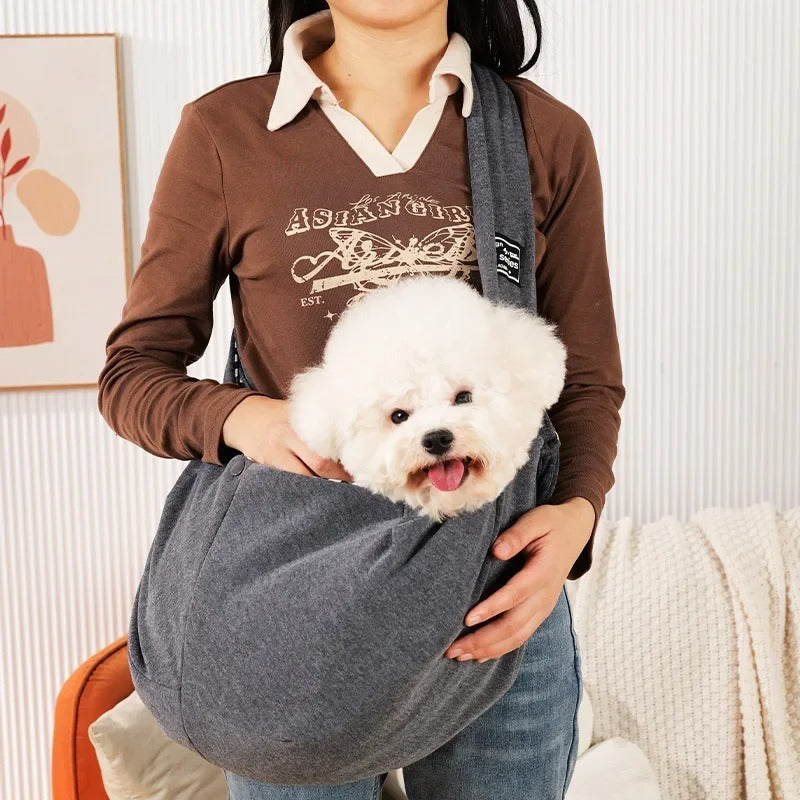 Komfortable Haustiertasche für sicheres Reisen mit Ihrem Hund, robust & stilvoll.