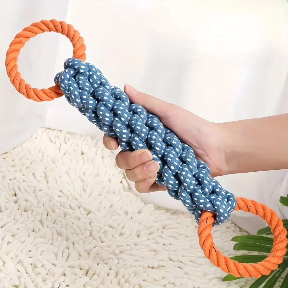 Hundeseilspielzeug mit zwei Ringen, perfekt für Zerrspiele und als Kauspielzeug; aus robuster Baumwollmischung.