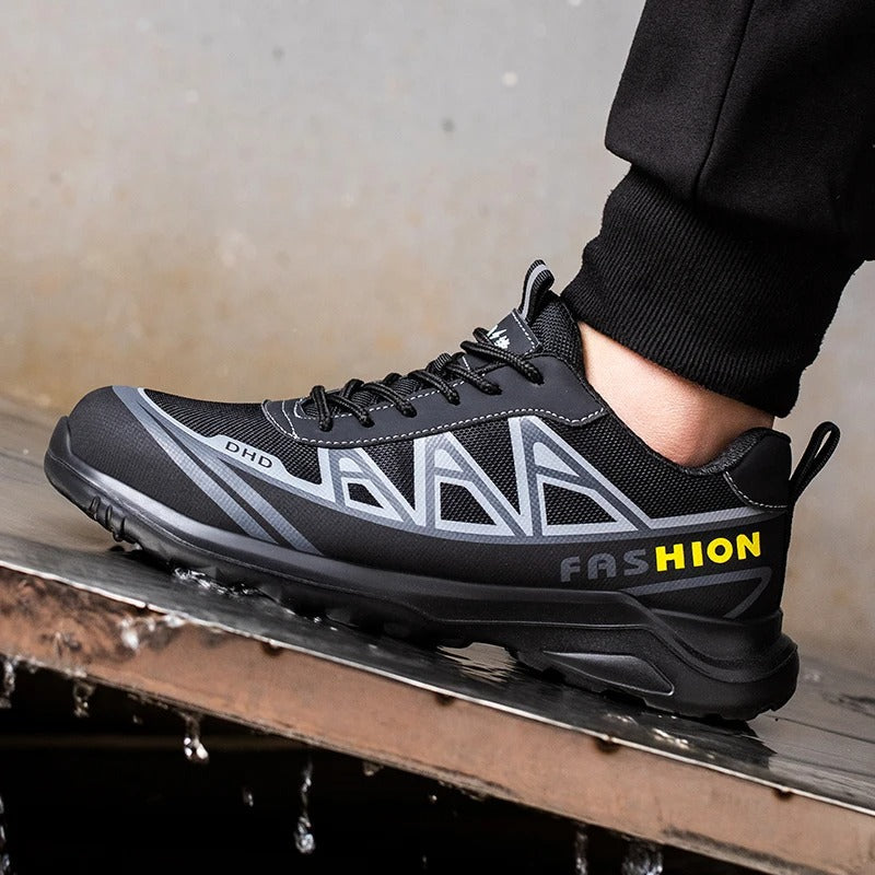 Extrem robuste Herren Industrieschuhe, sicher dank breiter Stahlkappe und rutschfestem Profil.