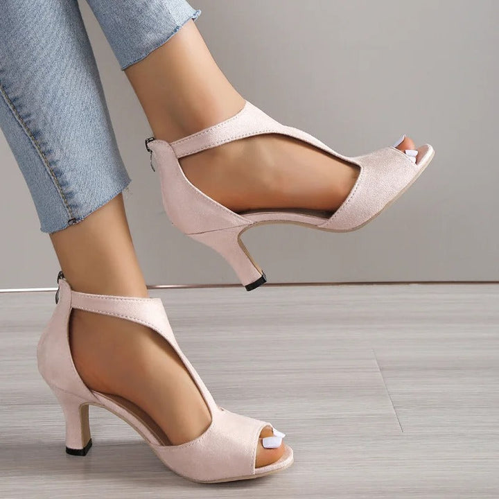 Feminine schwarze Partyschuhe für Damen, elegante Stöckelschuhe mit komfortablem Absatz für lange Nächte.