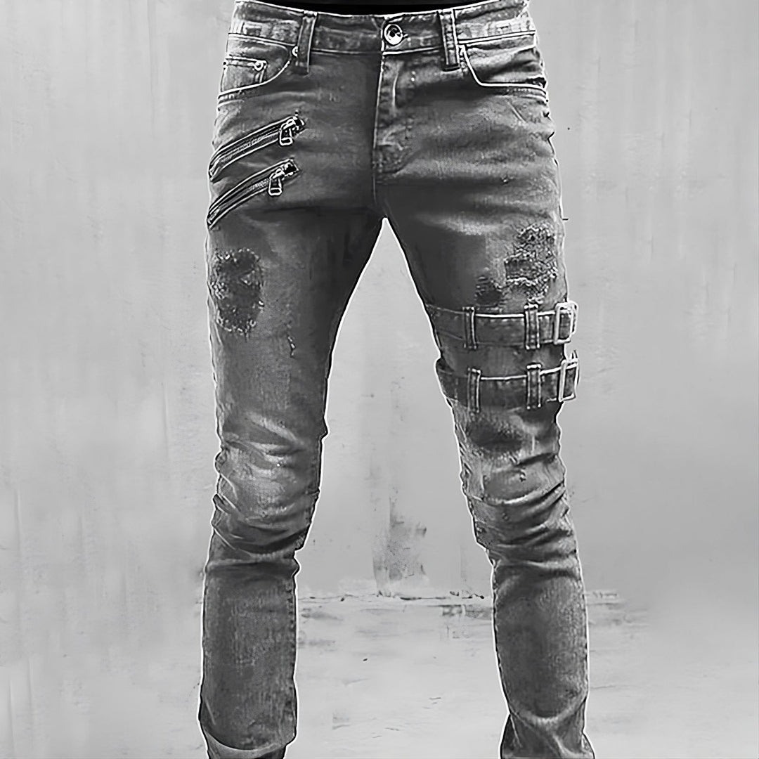 Alltagstaugliche Herrenhosen im modernen Stil mit auffälligen Schnallen & Reißverschlüssen für Männerfashion.