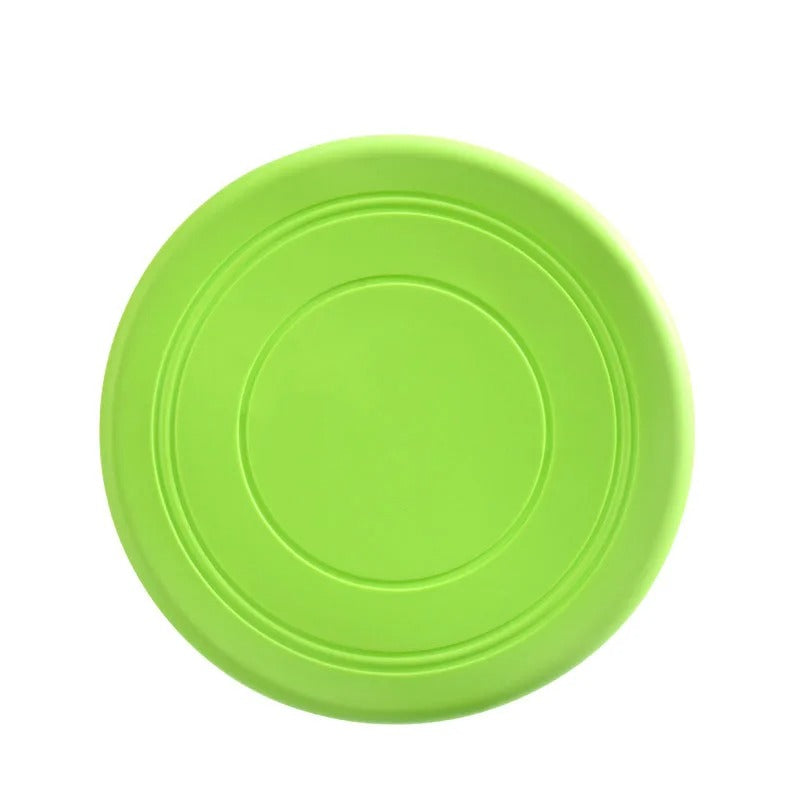 Stapel bunter, zahnfreundlicher Silikon-Frisbees für Hunde; robustes Wurfspielzeug für jeden Outdoor-Spaß.