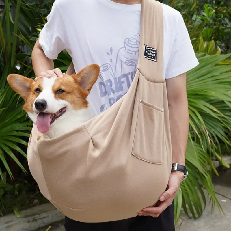 Elegante Hundetrage für kleine Hunde, sicherer & gemütlicher Begleiter auf jeder Reise.