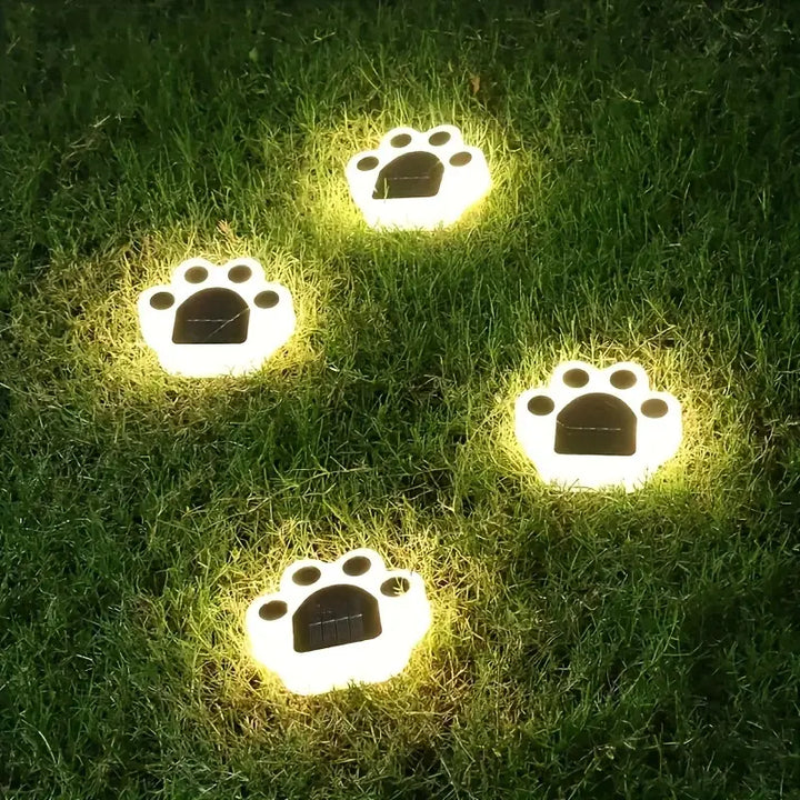 Solare Pfotenabdruck Gartenleuchte, wetterfest, als charmante Gartendeko für Tierliebhaber.