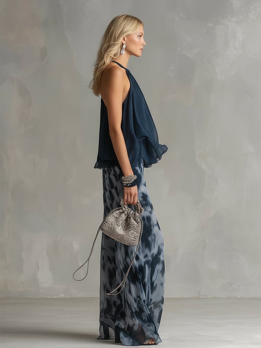 Komfortable weite Hose in Marineblau, kombiniert mit Blusenshirt. Modernes Damen Set für eleganten Look.