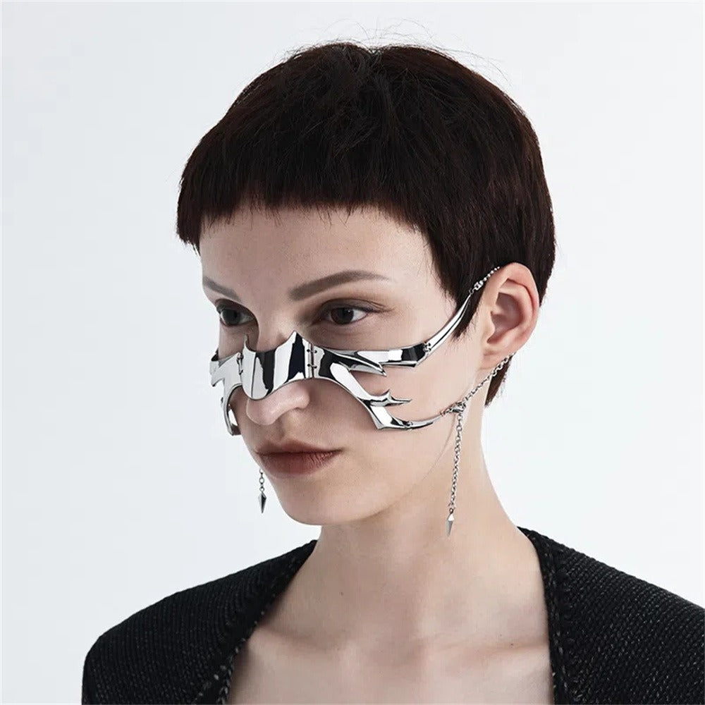 Elegante Unisex Gothic Maske als Statement Piece, perfekt für Kostümpartys, Halloween oder dunklen Stil.