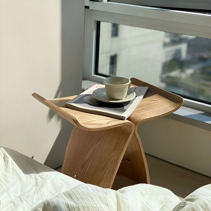 Minimalistische Massivholzbank, handgefertigt, Paulownia-Holz. Rustikaler Zen-Stil für modernes Wohnen.