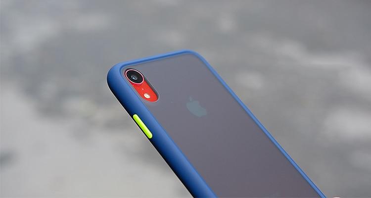 Farbige, matte iPhone Hülle mit Anti-Stoß-Schutz. Robustes Zubehör für iPhone 7/8/X/XR.