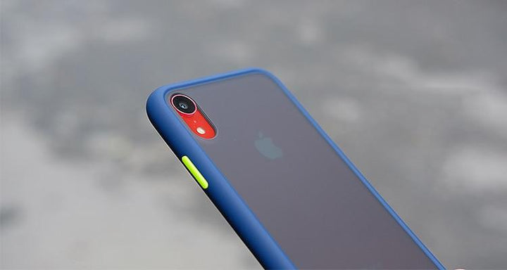 Farbige, matte iPhone Hülle mit Anti-Stoß-Schutz. Robustes Zubehör für iPhone 7/8/X/XR.