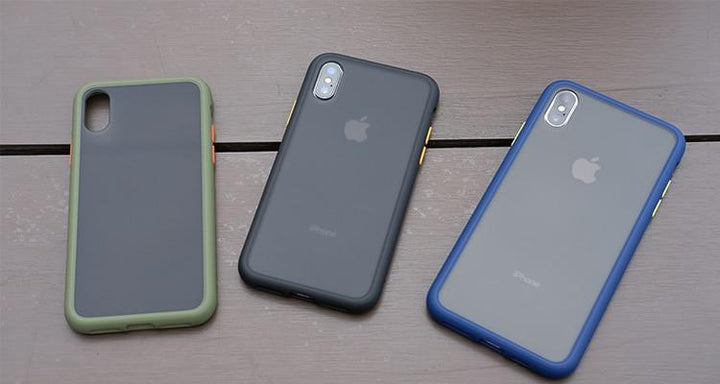 Mattierte Anti-Stoß Handyhülle in Grau. Robuster Schutz für iPhone 7/8/X. Kratzfest, langlebig.