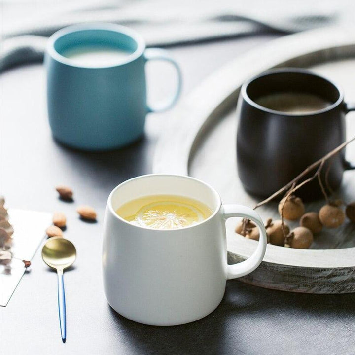 Nordische, matte Keramiktasse, ideal für Ihren Morgenkaffee oder entspannenden Tee. Modern & stilvoll.