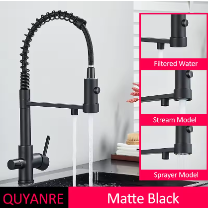 Seitenansicht der modernen Küchenarmatur Mattschwarz mit integriertem Filter & Dualauslauf.