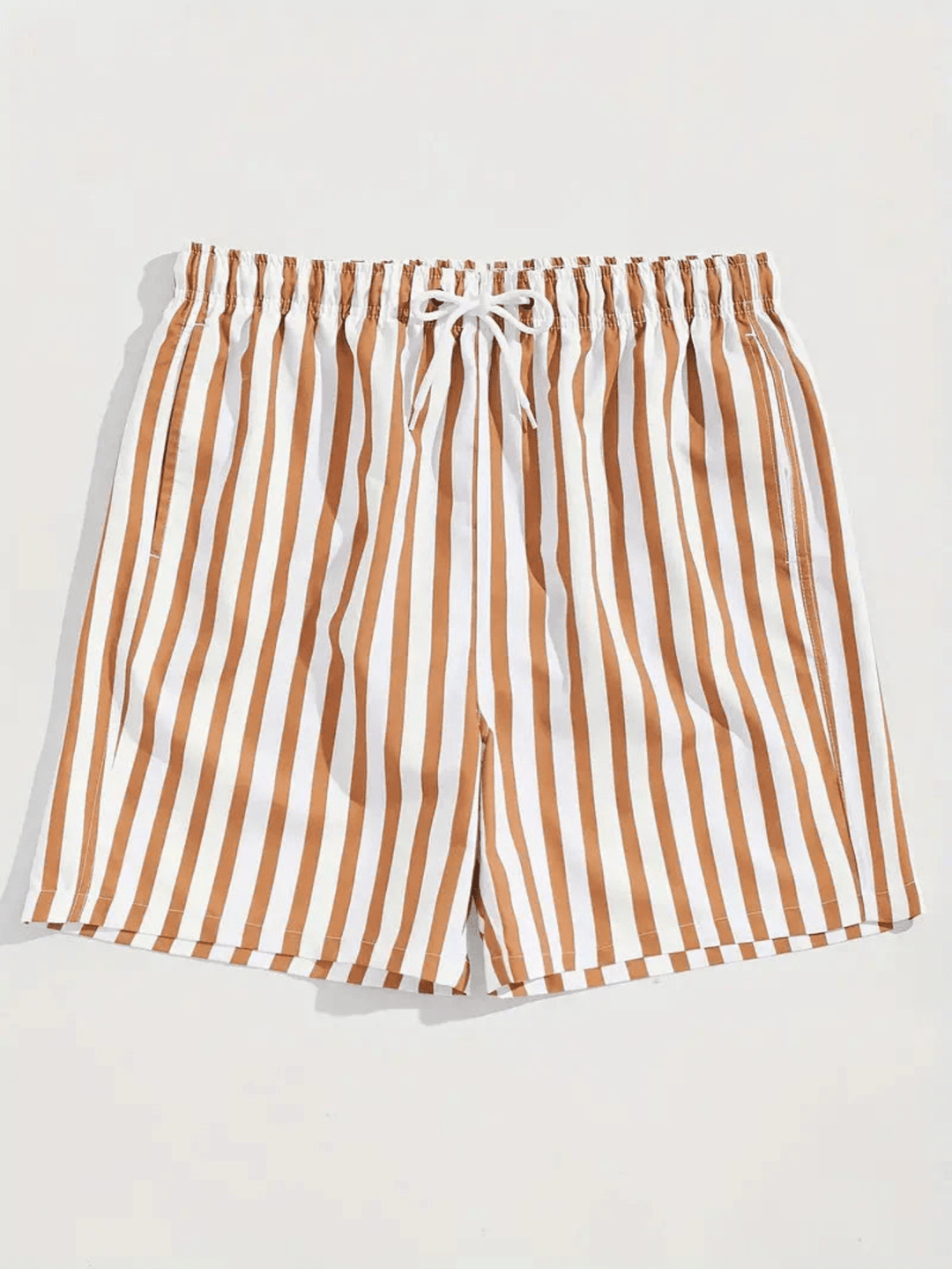 Nahaufnahme Stoff: Schnelltrocknende Herren Badeshorts. Strapazierfähig & bequem für Schwimmen, Sport & Sommer.