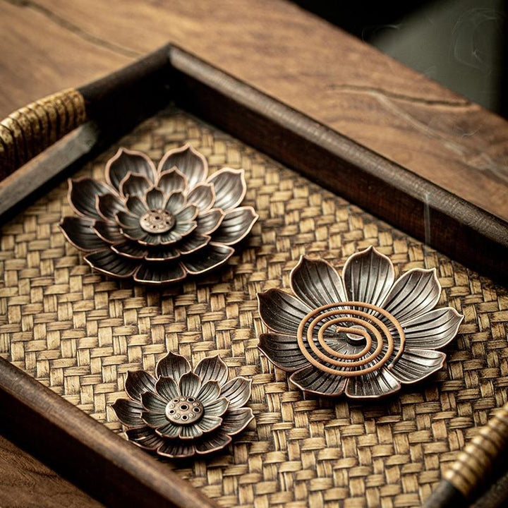 Messing Räucherstäbchenhalter im Lotus-Design für Meditation & Entspannung. Edle Dekoration für Ihr Zuhause.