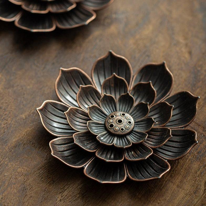 Traditioneller Messing Räucherstäbchenhalter, Lotus-Form, ideal für Zuhause, Büro oder spirituelle Praktiken.