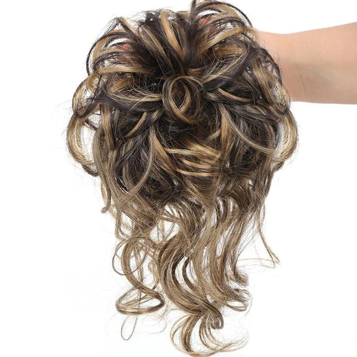 Messy Bun Haarteil; natürliches Volumen und schnelle Frisuren; einfaches Haarstyling für den Alltag.
