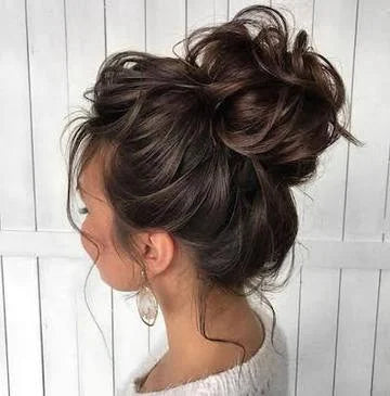 Messy Bun Haarteil; natürliches Volumen für schnelle, einfache Dutt-Frisuren im Alltag.