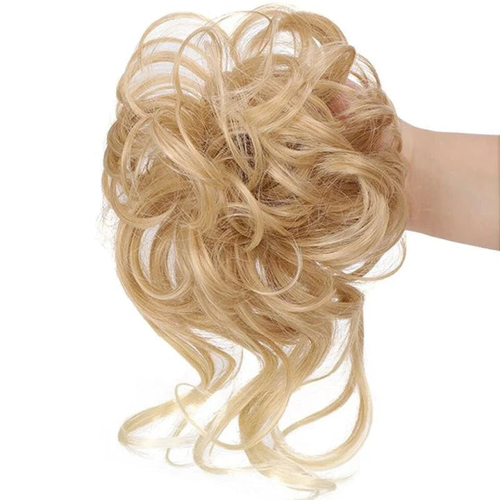 Haar Scrunchie für sofortige Fülle; das Messy Bun Haarteil für schnelle, elegante Frisuren.