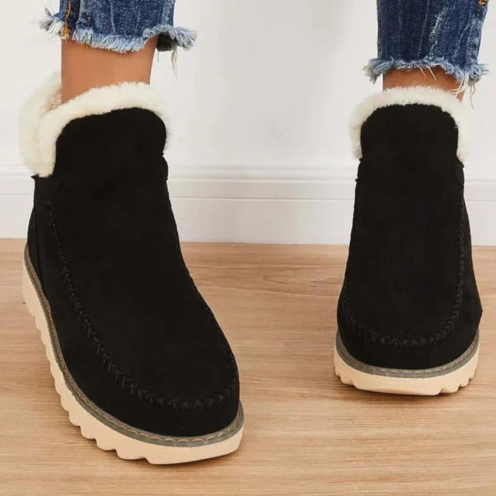 Robuste Mia Damen Knöchelstiefel mit rutschfester Sohle & wasserabweisender Oberfläche. Perfekte Outdoorschuhe.