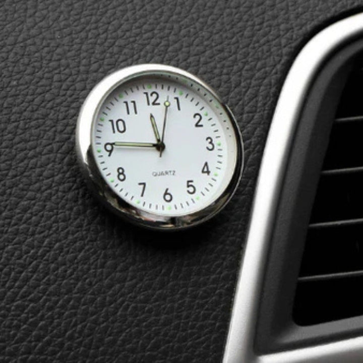 Einfach zu montierende Mini Auto Analoguhr, selbstklebend und elegant, bereichert jedes Armaturenbrett im Fahrzeug-Innenraum.