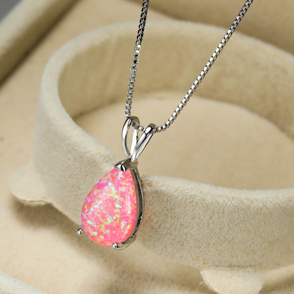 Minimalistisches Collier mit schillerndem Opal-Tropfen, perfekt für Damen.
