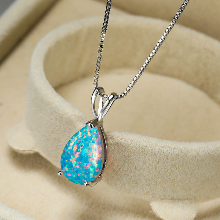 Zierliche Opal-Halskette mit Tropfenform, eleganter minimalistischer Damenschmuck.