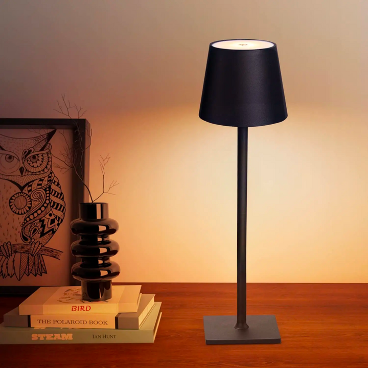 Minimalistische kabellose LED Tischlampe, dimmbar, perfekt für modernes Wohnzimmer, Schlafzimmer oder Büro.