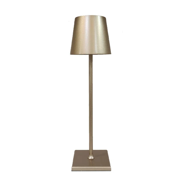 Tragbare LED Akku-Tischlampe, dimmbar und kabellos, minimalistisches Design für flexibles Licht im Innenbereich.