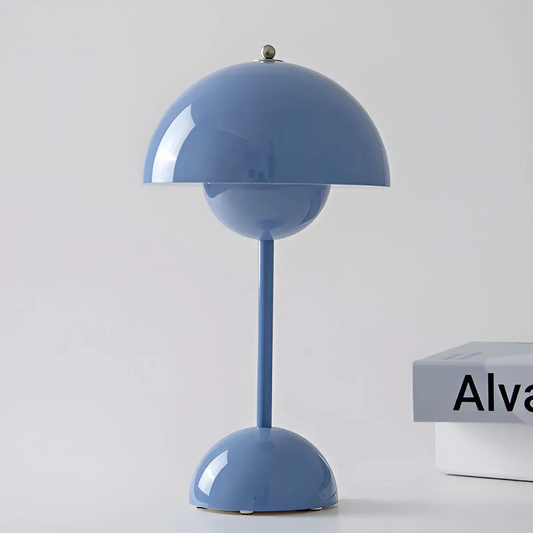 Minimalistische LED Tischleuchte, detailansicht. Skandinavisch modern, für akzentuierte Beleuchtung und stilvolle Deko.