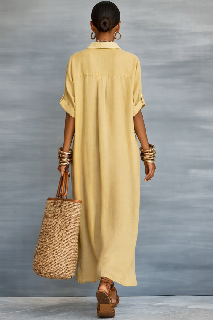 Modernes Khaki Maxikleid für Damen, lange, elegante Linie, vielseitig kombinierbar für casual chic Looks.