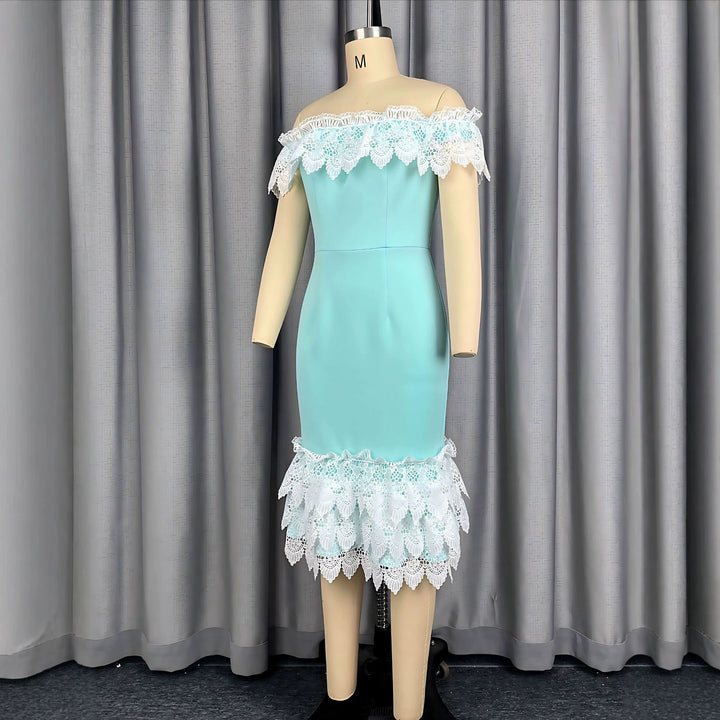Luxuriöses Damen Spitzenkleid in Mintgrün, schulterfreies Design, ideal als Cocktail- oder Hochzeitsgastkleid.