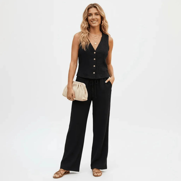 Modernes Damen Loungewear Set in Crinkle-Struktur. Stylischer Zweiteiler für entspannte Stunden und Alltagskomfort.