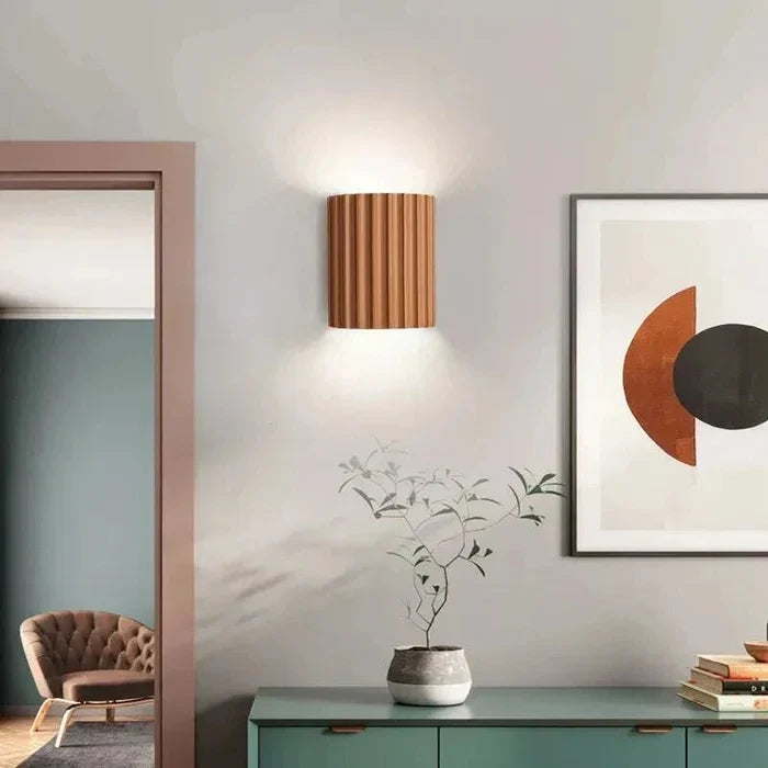 Stilvolle ArtisticWave Deko-Wandlampe, moderne Innenbeleuchtung für einladende Räume.