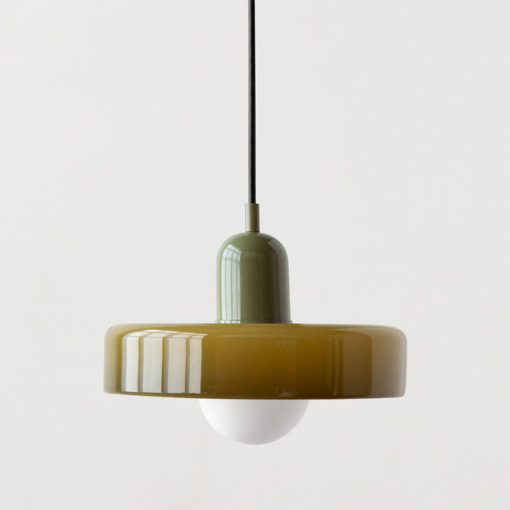 Zeitlose Hängelampe im Bauhausstil, Buntglas-Pendelleuchte für moderne Innenräume, schick.
