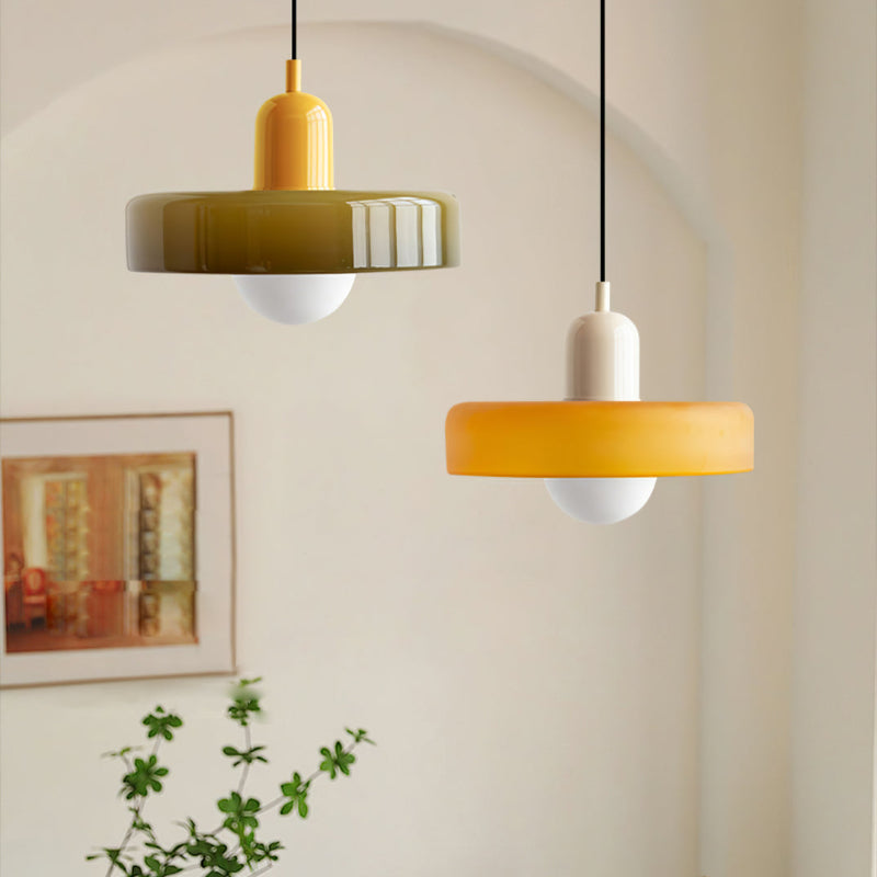 Hängelampe aus Buntglas, farbige Designlampe für stilvolle Esszimmer und Wohnbereiche, dekorativ.