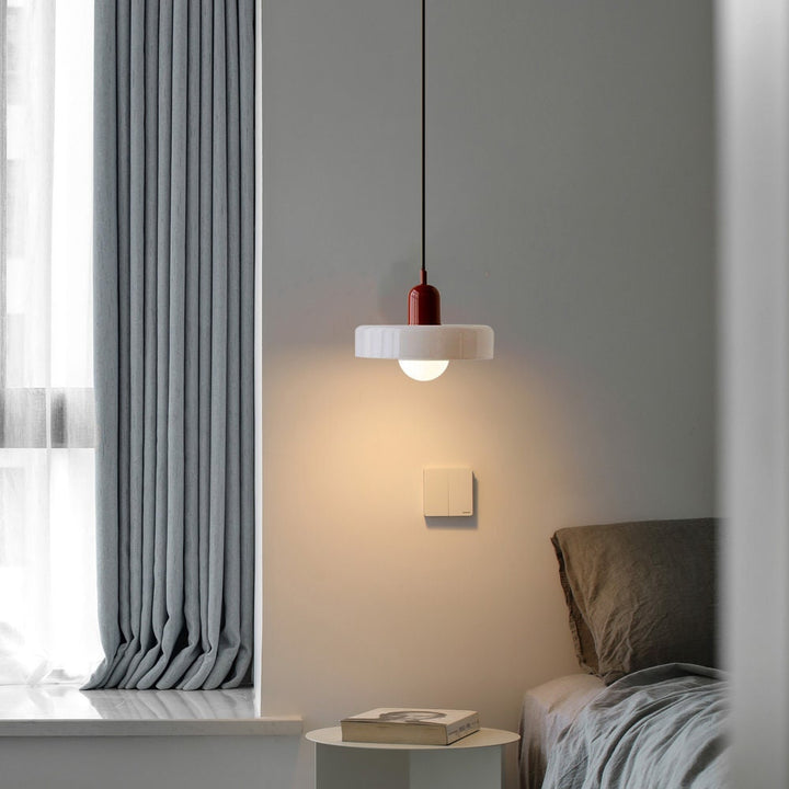 Moderne Deckenleuchte, Buntglas Pendelleuchte, farbige Designlampe für Essbereiche, warmes Licht.