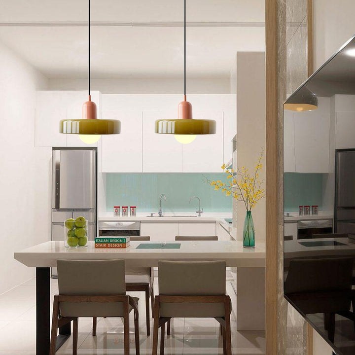 Dekorative Glasleuchte, eine stilvolle Pendelleuchte für Wohnzimmer & moderne Einrichtungen.