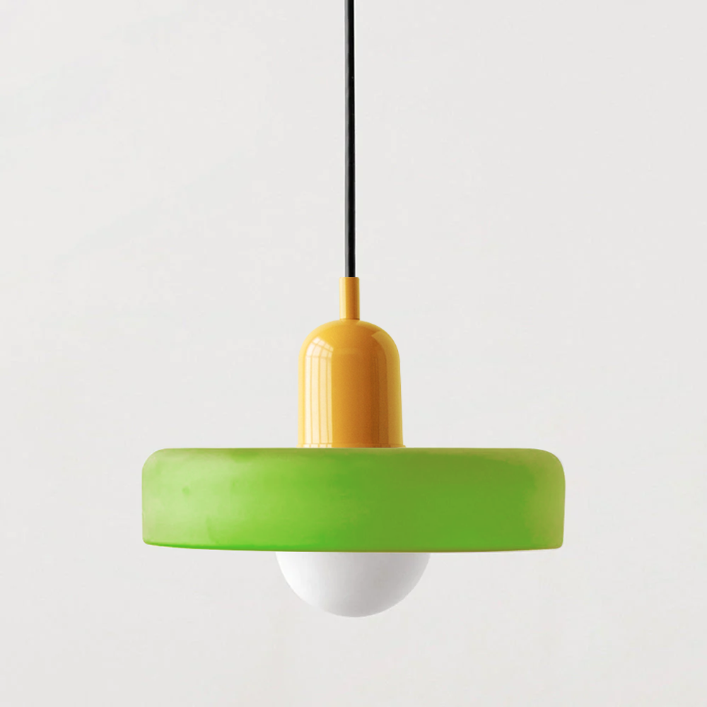Stilvolle Buntglaslampe, moderne Deckenleuchte, Innenbeleuchtung im Bauhausstil, ikonisch.