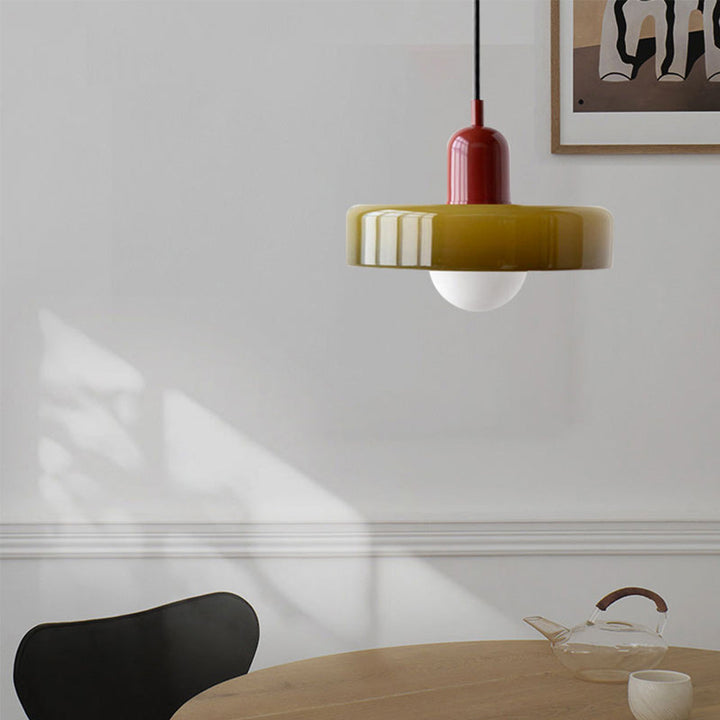 Moderne Pendelleuchte, Buntglaslampe im Bauhausstil, perfekt für stilvolle Esszimmer und Küchen.