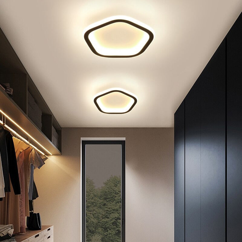 Moderne dimmbare LED Balkonleuchte, auch für Flur & Eingang, ideal für überdachte Außenbereiche.