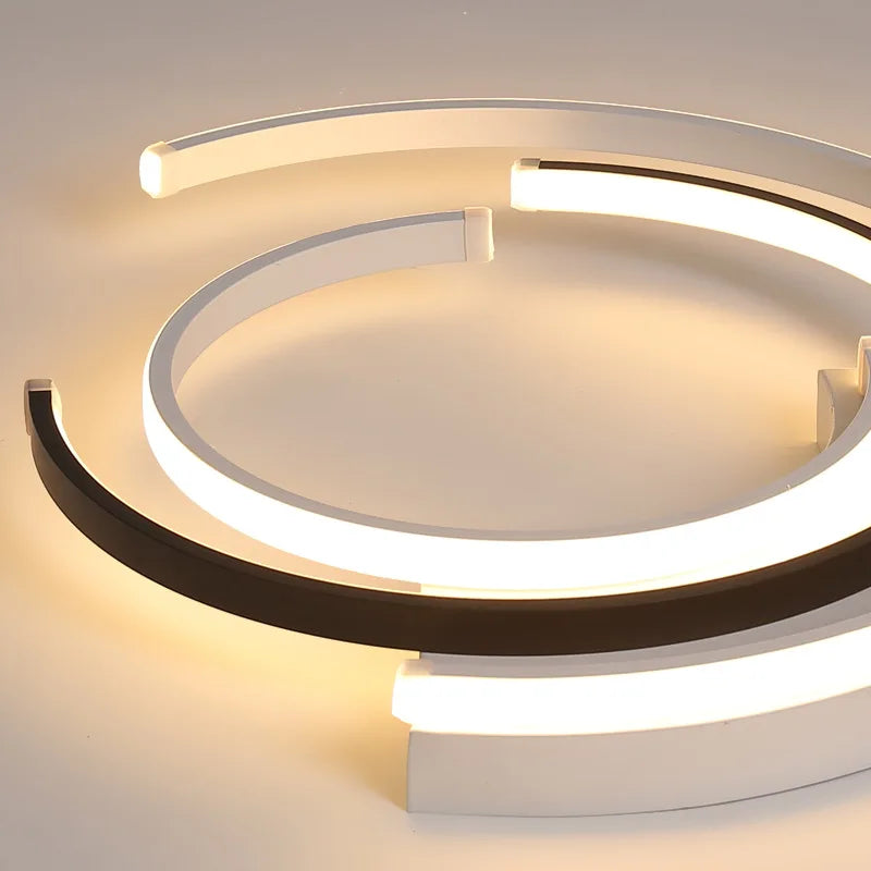 Stilvolle, dimmbare LED Deckenlampe, runde Form, vielseitig einsetzbar als Wohn- oder Flurbeleuchtung.