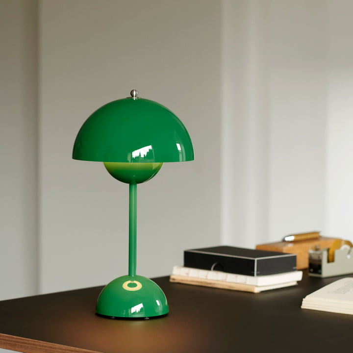 Dimmbare kabellose LED Tischleuchte, modernes Design für jeden Raum.